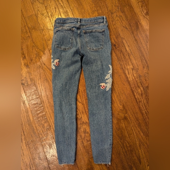 Zara Mid Rise Embroidered Distressed Raw Cuff Skinny Jeans  Size 4 - Picture 4 of 12